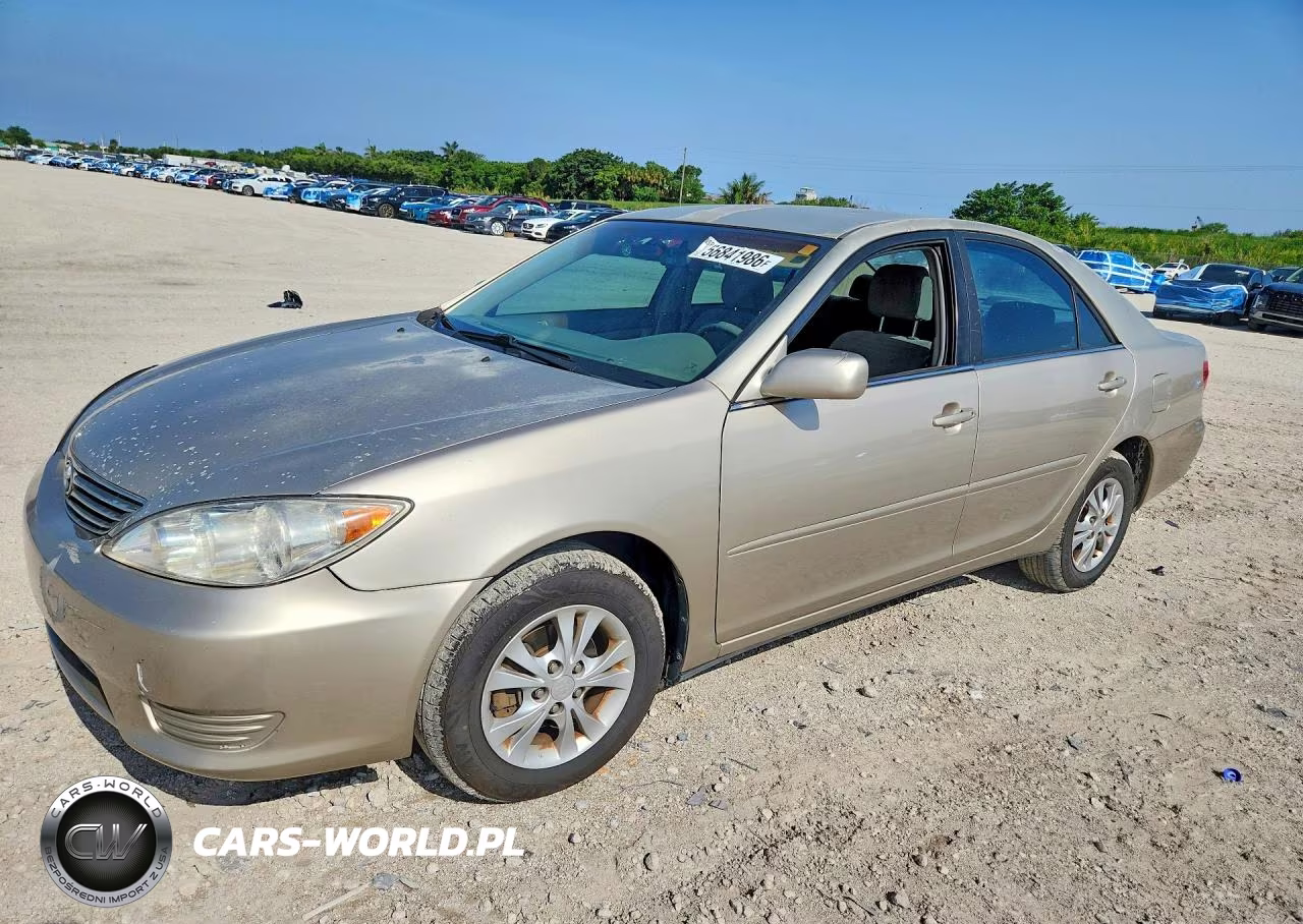2005 Toyota Camry Le V6 – zdjęcie 1 z 12