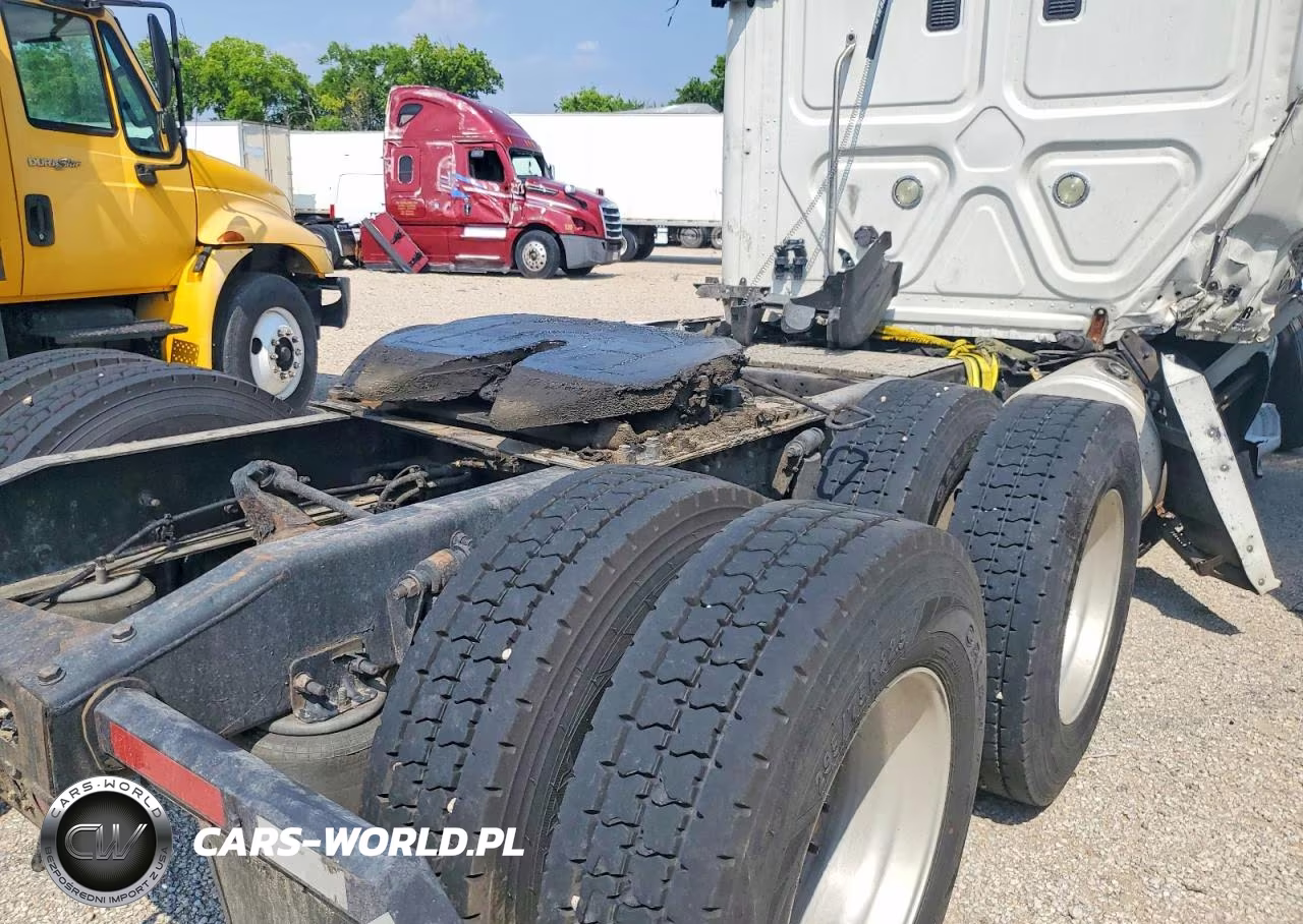 2012 Freightliner Cascadia Semi Truck VIN:1FUJGLBG0CSBJ1180 - 6