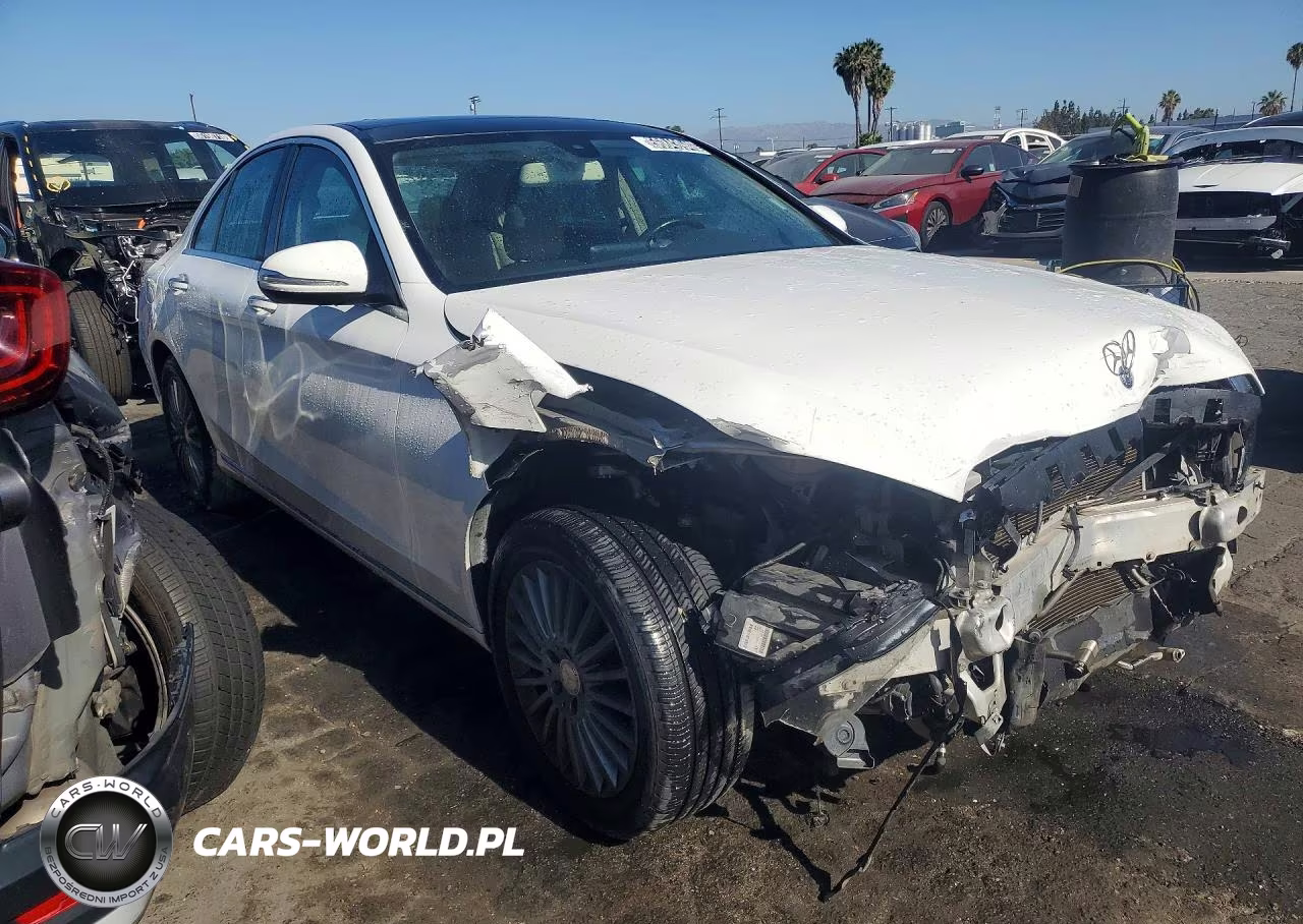 2015 Mercedes-Benz C 300 4Matic VIN:55SWF4KB8FU011058 - 4