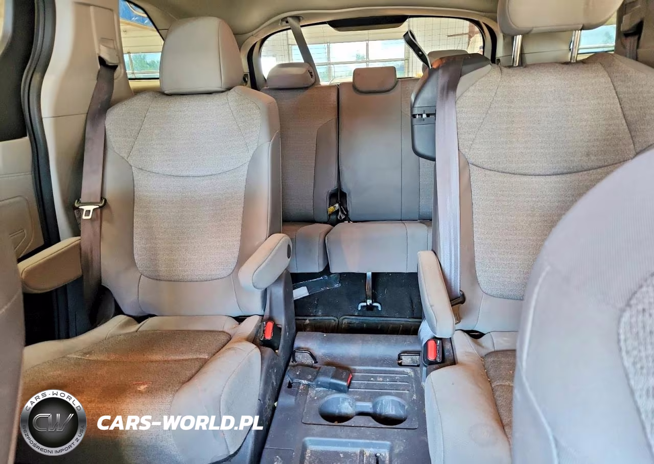 2021 Toyota Sienna Le VIN:5TDKRKEC4MS068625 - 10