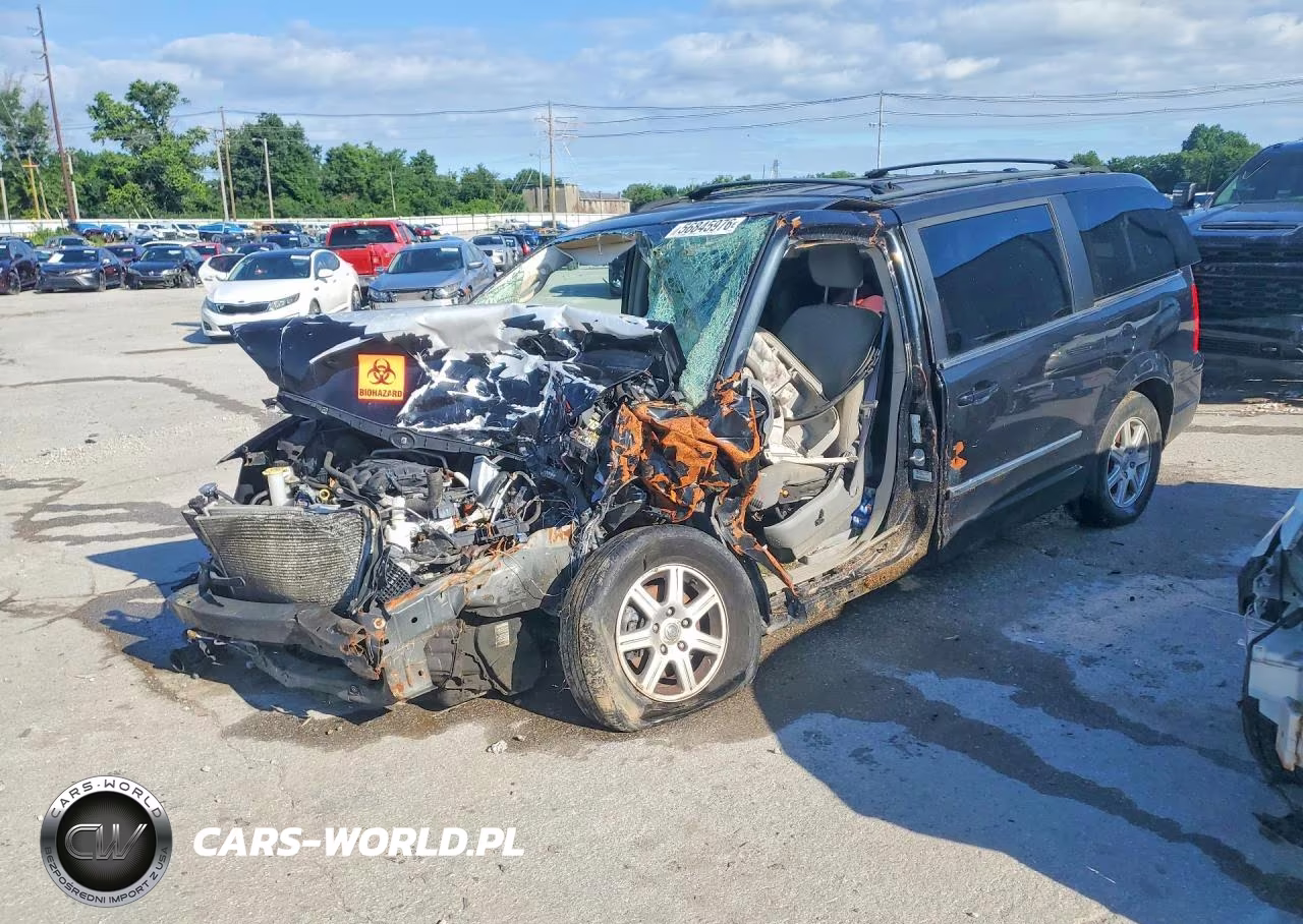 2010 Chrysler Town & Country Touring – zdjęcie 1 z 12