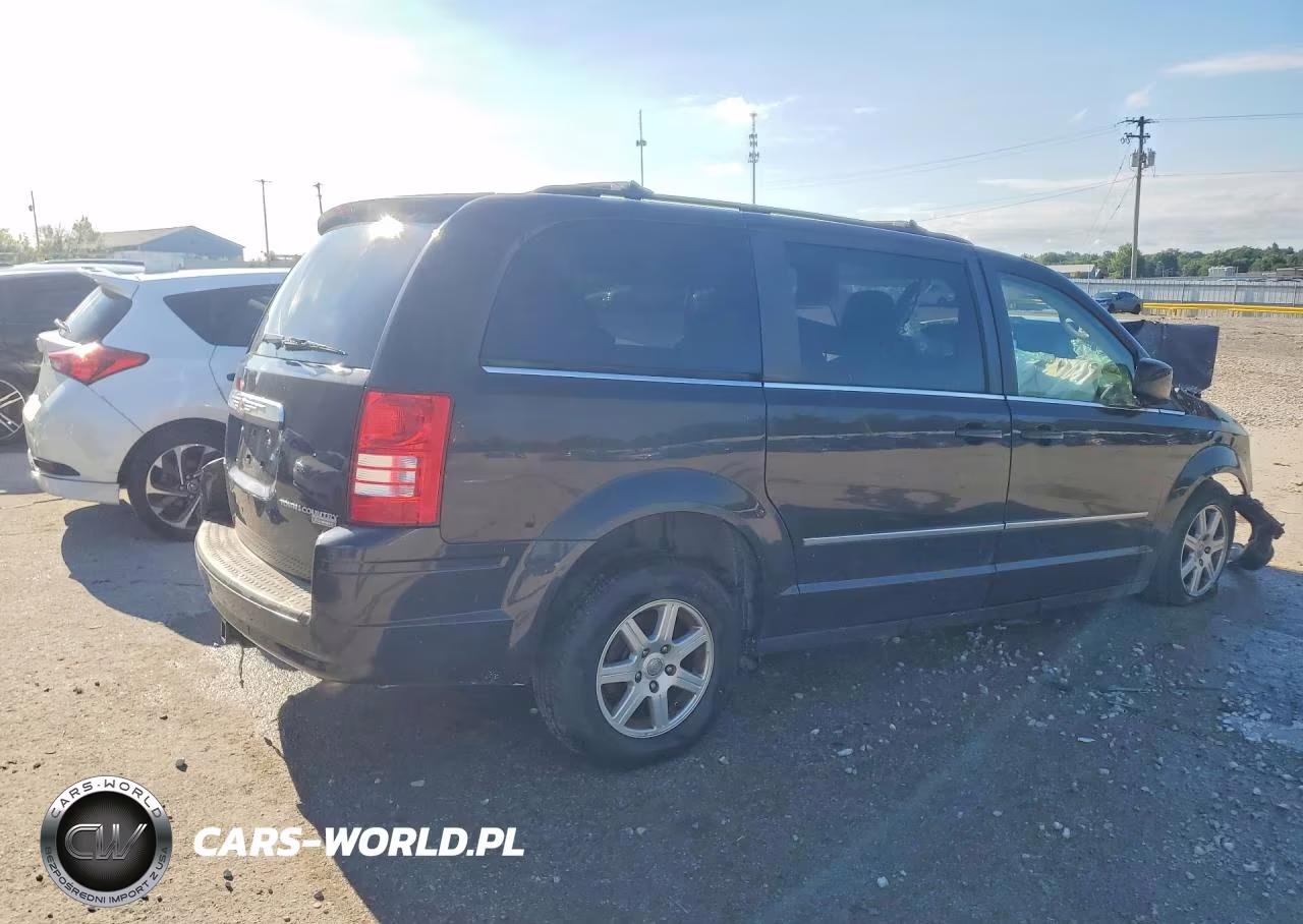 2010 Chrysler Town & Country Touring VIN:2A4RR5D18AR266560 - 3