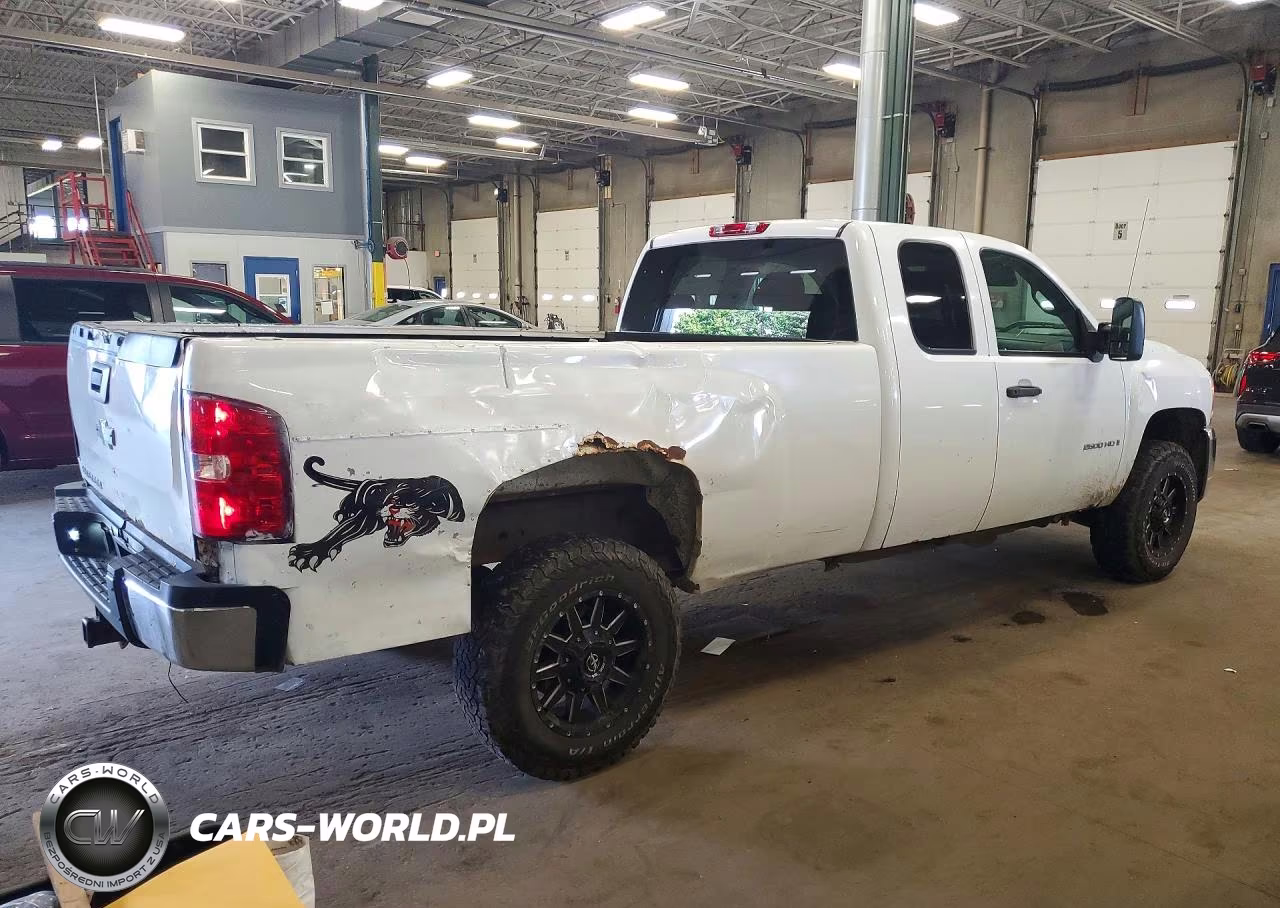 2008 Chevrolet Silverado C2500 Heavy Duty VIN:1GCHC29K48E148838 - 3