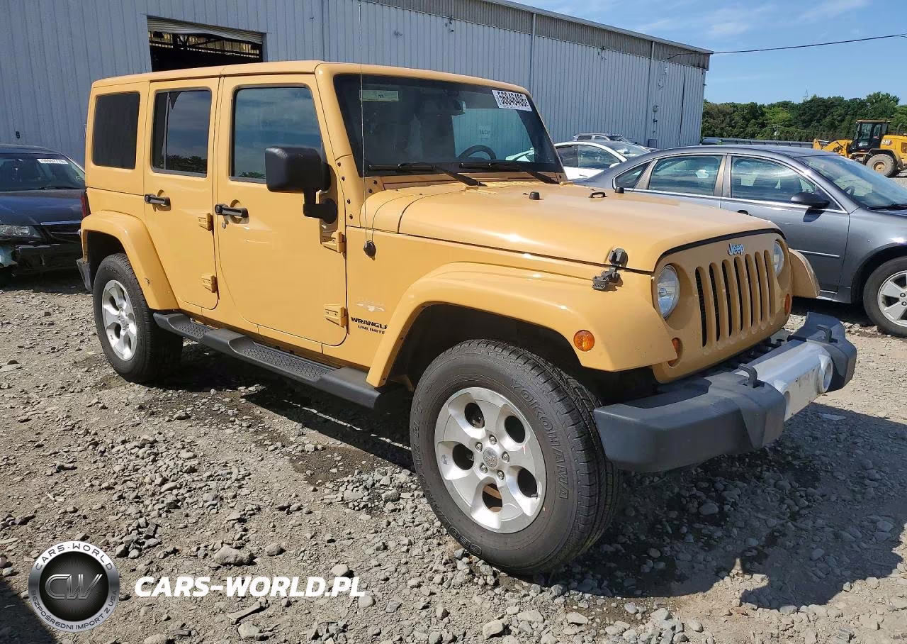 2013 Jeep Wrangler Unlimited Sahara VIN:1C4HJWEG3DL628745 - 4