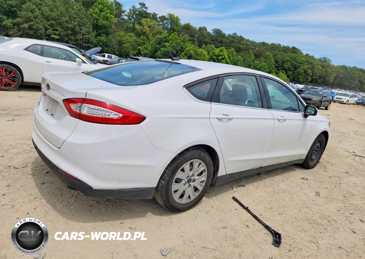 2014 Ford Fusion S VIN:3FA6P0G72ER108092 - 3