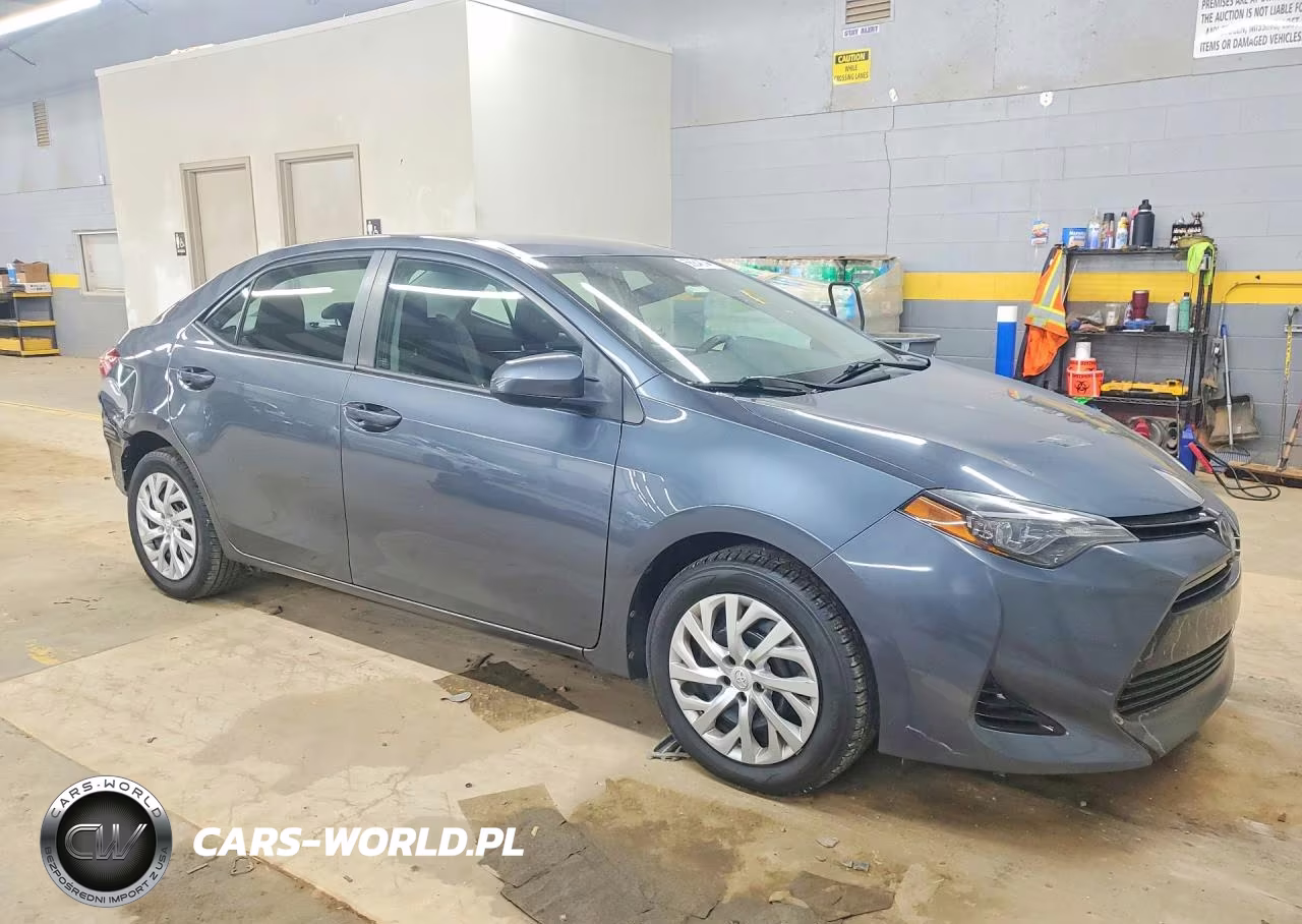 2018 Toyota Corolla Le VIN:2T1BURHE2JC071578 - 4