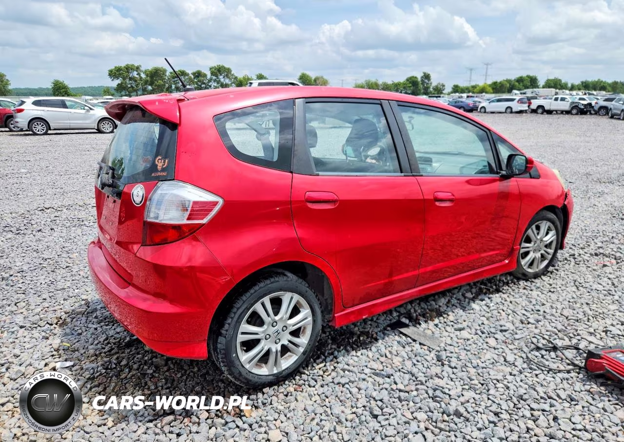 2011 Honda Fit Sport VIN:JHMGE8H54BS002046 - 3