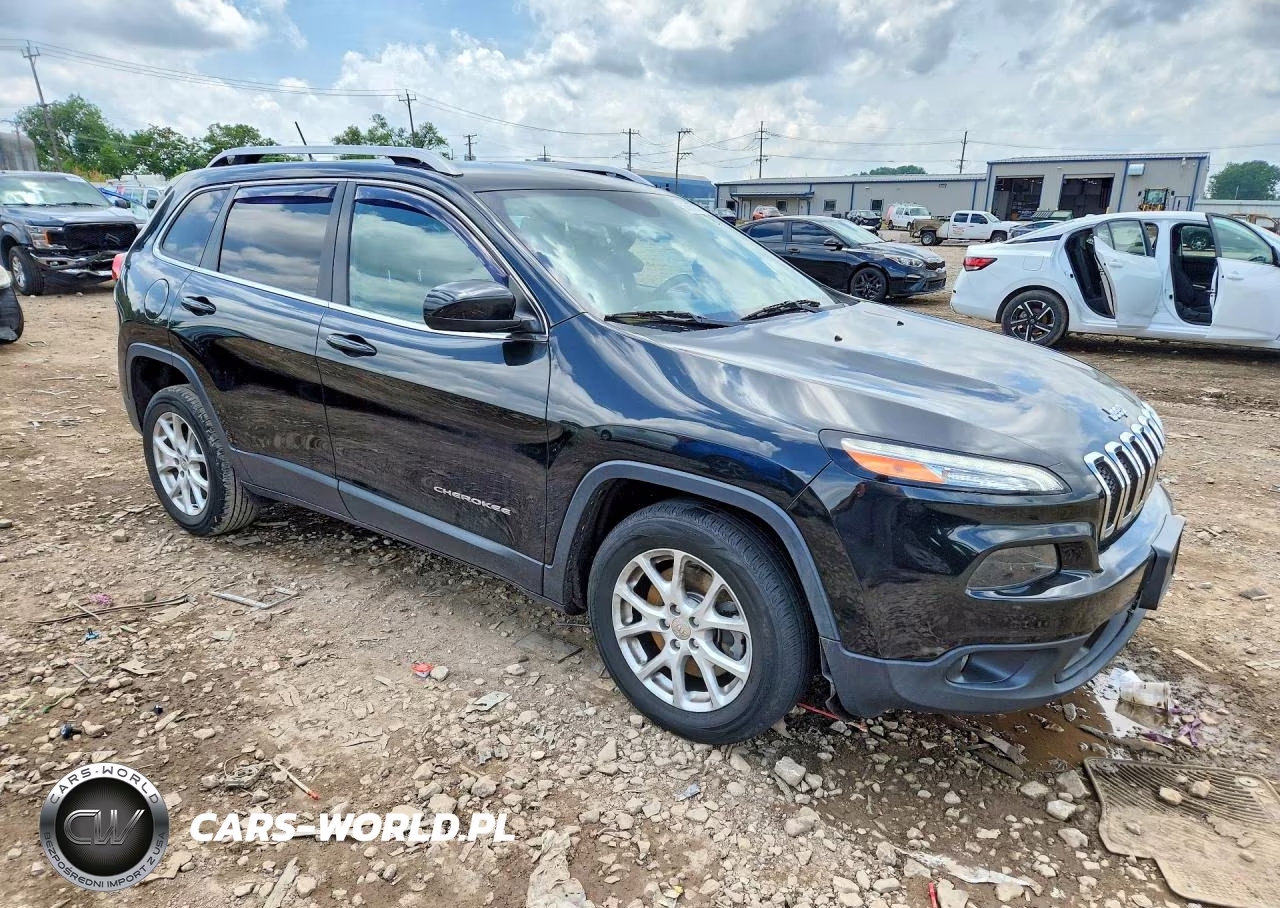 2015 Jeep Cherokee Latitude VIN:1C4PJLCB7FW721433 - 4