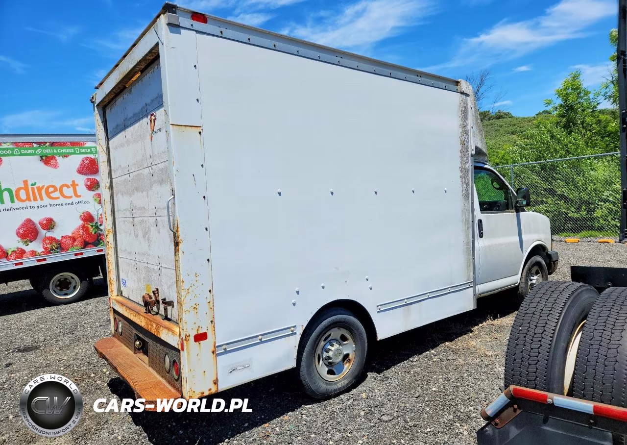 2008 Chevrolet Express Delivery Truck VIN:1GBHG31K481105294 - 3