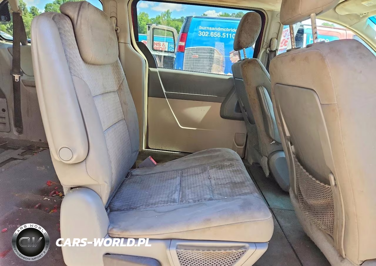 2009 Chrysler Town & Country Lx VIN:2A8HR44E39R656985 - 11