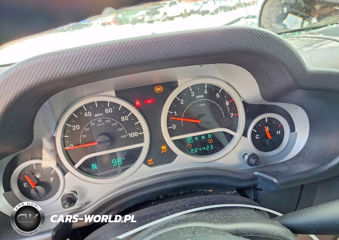 2010 Jeep Wrangler Unlimited Sport VIN:1J4BA3H1XAL184944 - 9