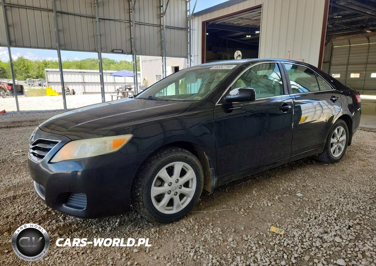 2011 Toyota Camry Le – zdjęcie 1 z 12