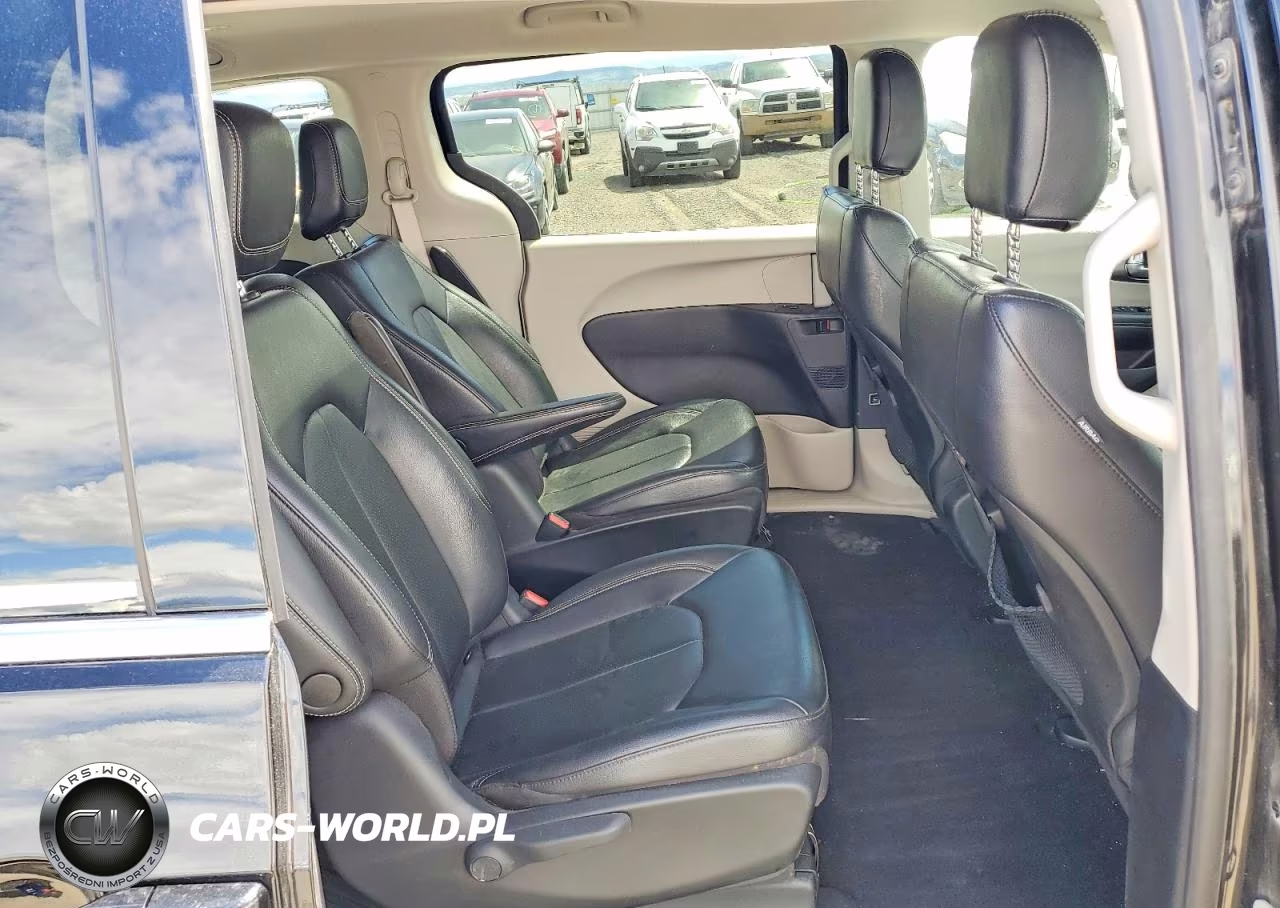 2022 Chrysler Pacifica Hybrid Touring L VIN:2C4RC1L74NR156181 - 11
