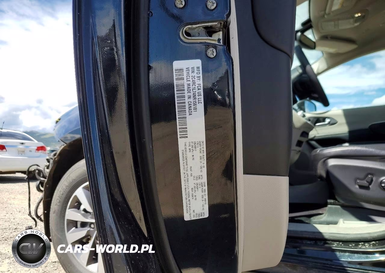 2022 Chrysler Pacifica Hybrid Touring L VIN:2C4RC1L74NR156181 - 13