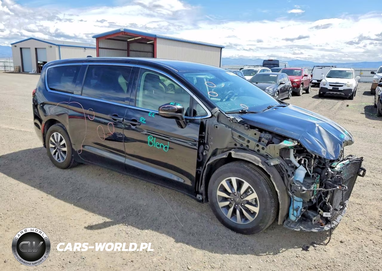 2022 Chrysler Pacifica Hybrid Touring L VIN:2C4RC1L74NR156181 - 4