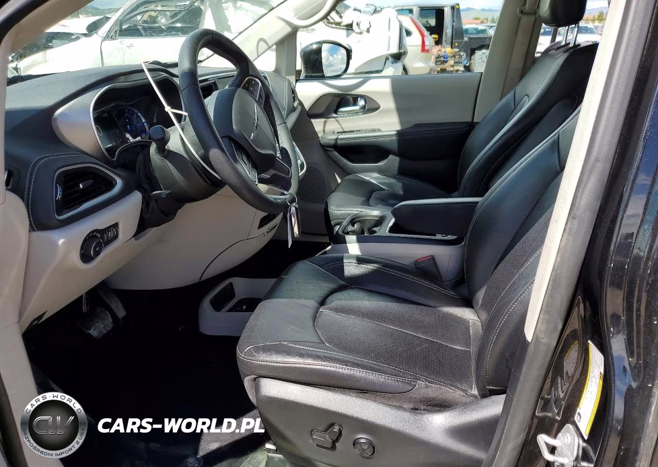 2022 Chrysler Pacifica Hybrid Touring L VIN:2C4RC1L74NR156181 - 7