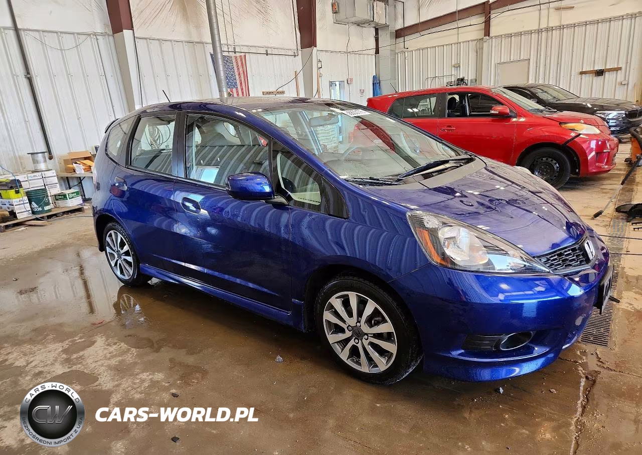 2013 Honda Fit Sport VIN:JHMGE8H6XDC051371 - 4