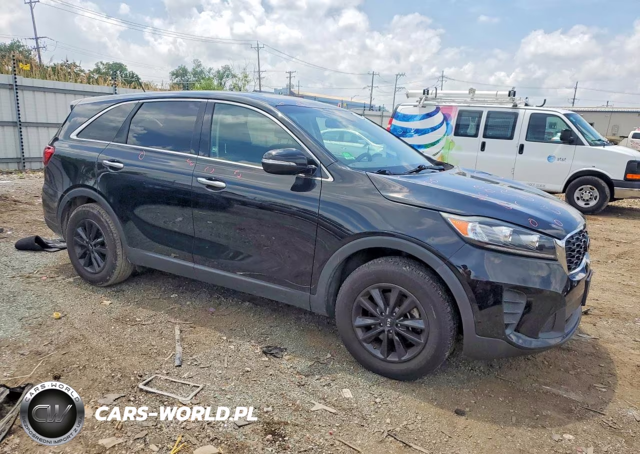 2019 Kia Sorento L VIN:5XYPG4A38KG592092 - 4