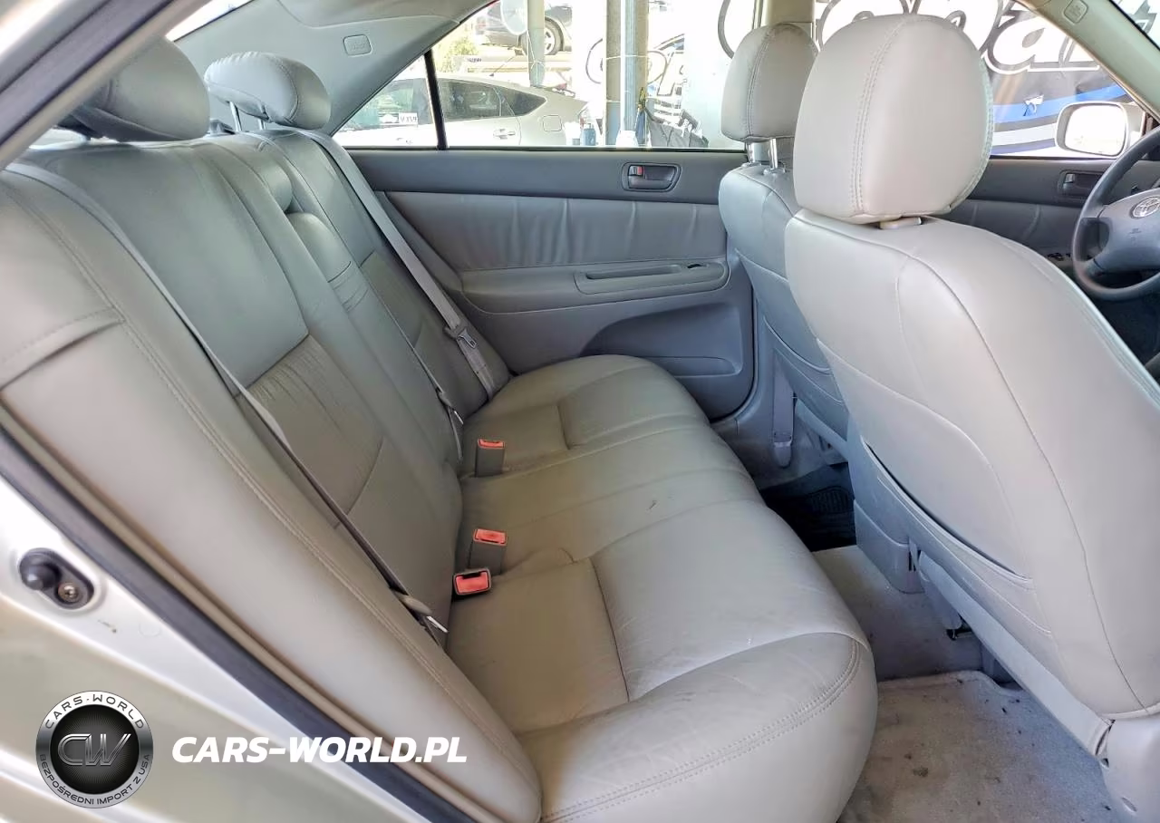 2003 Toyota Camry Le VIN:4T1BE30K83U725741 - 10