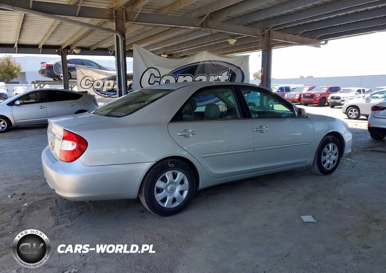 2003 Toyota Camry Le VIN:4T1BE30K83U725741 - 3