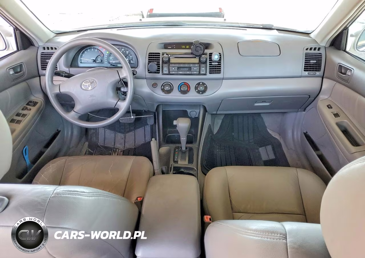 2003 Toyota Camry Le VIN:4T1BE30K83U725741 - 8
