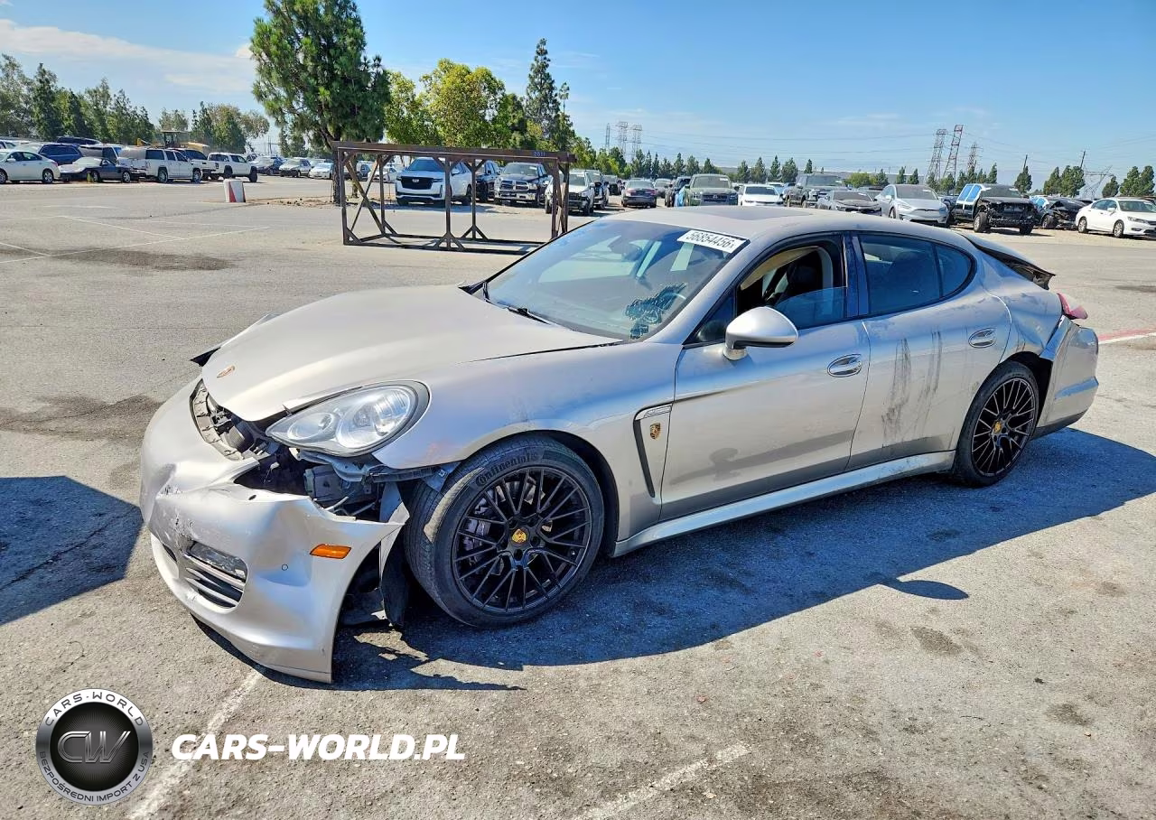 2013 Porsche Panamera 2-4
