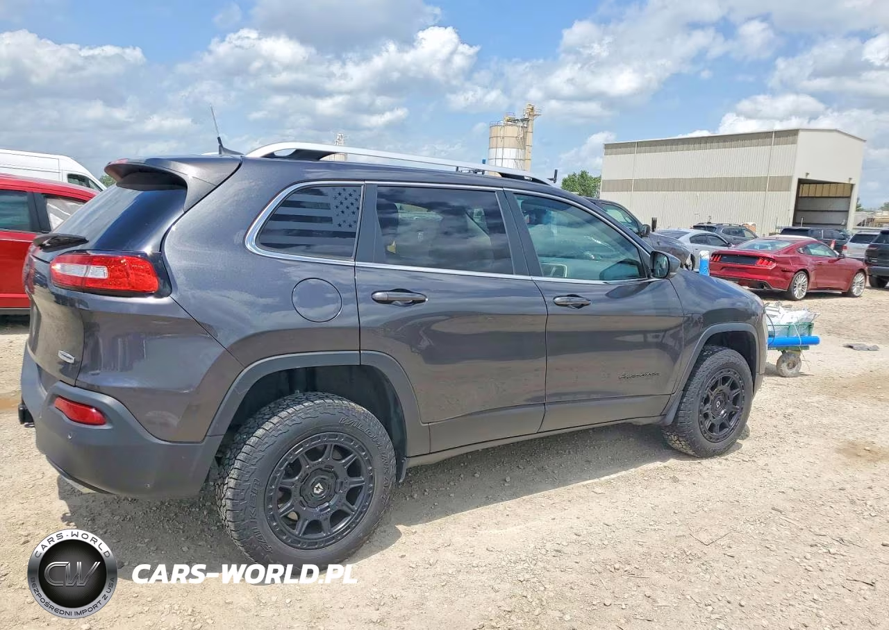 2016 Jeep Cherokee Latitude VIN:1C4PJMCS9GW101531 - 3