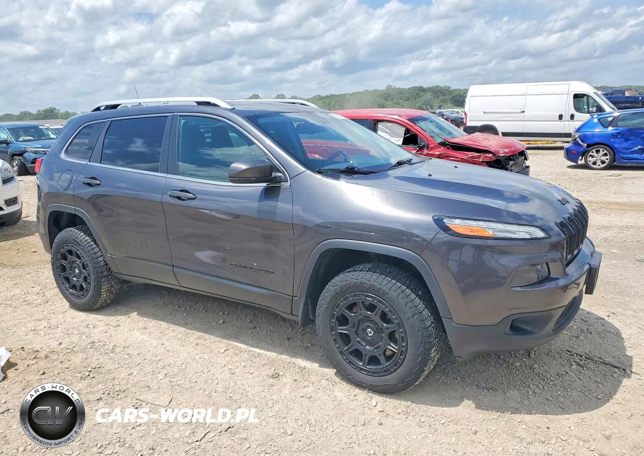2016 Jeep Cherokee Latitude VIN:1C4PJMCS9GW101531 - 4