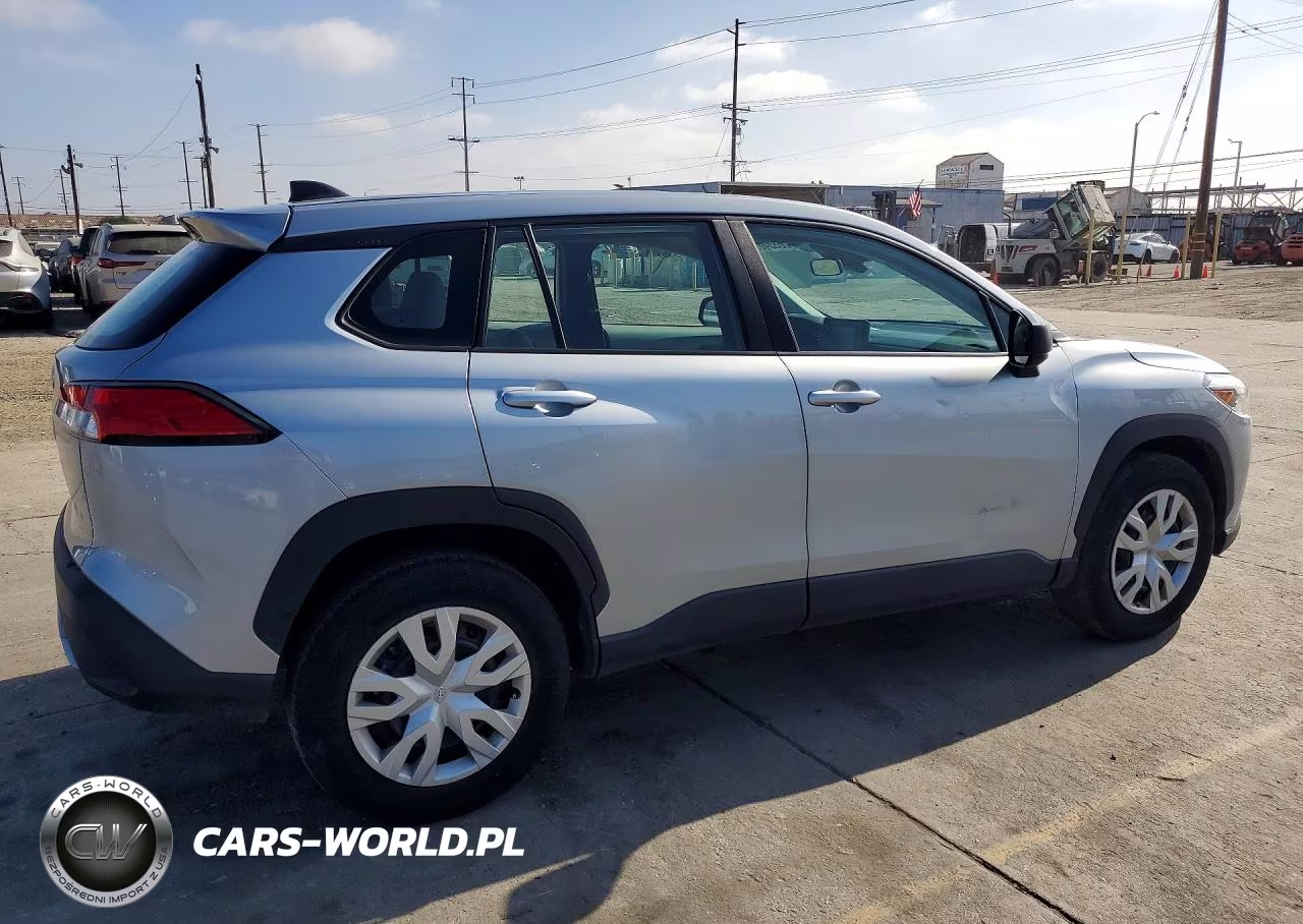 2022 Toyota Corolla Cross L VIN:7MUAAAAG2NV001213 - 3