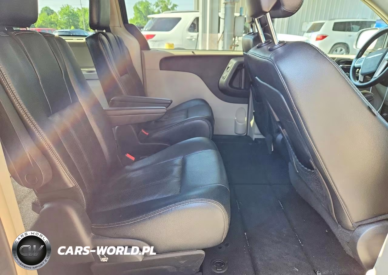 2016 Chrysler Town & Country Touring L VIN:2C4RC1CG3GR105337 - 11