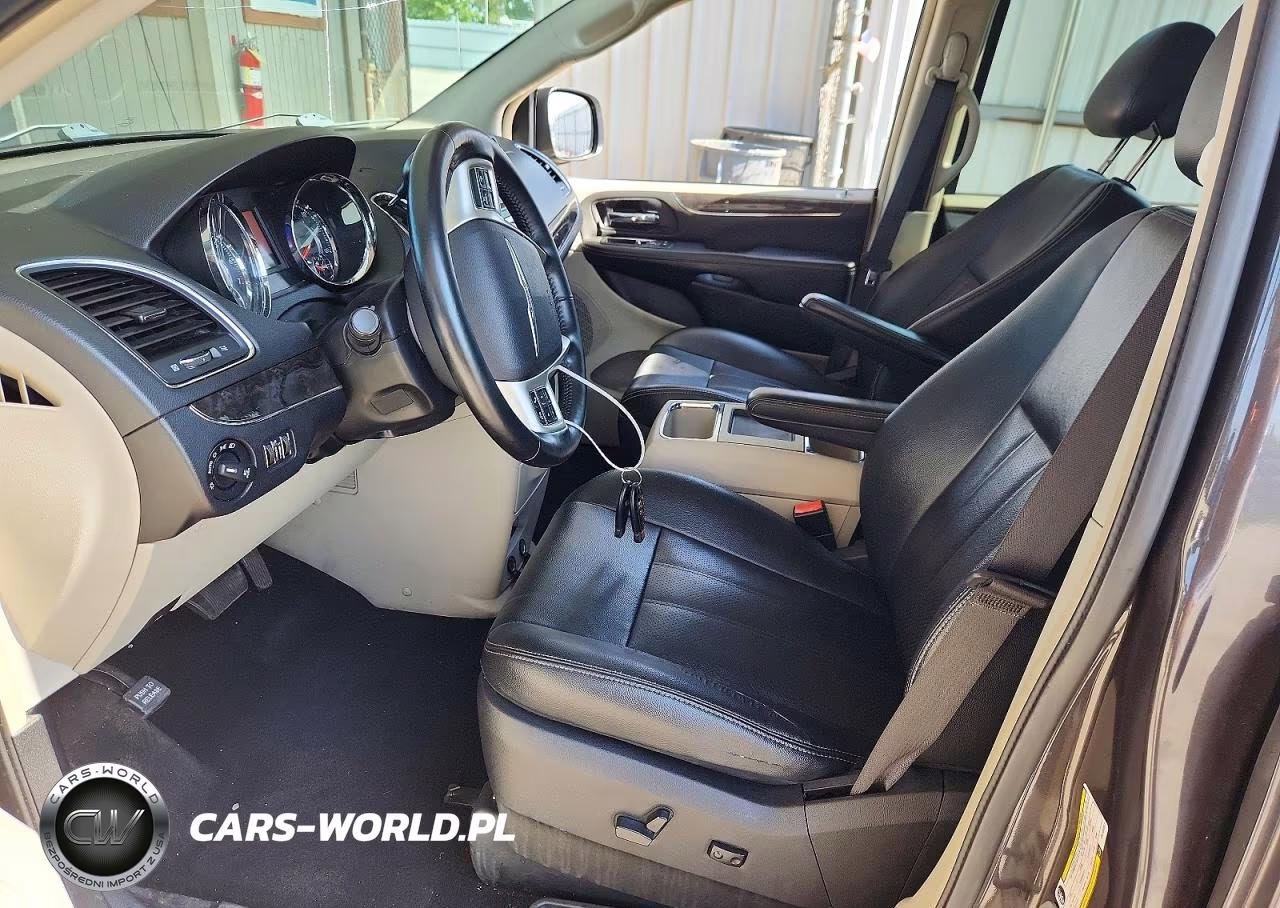 2016 Chrysler Town & Country Touring L VIN:2C4RC1CG3GR105337 - 7
