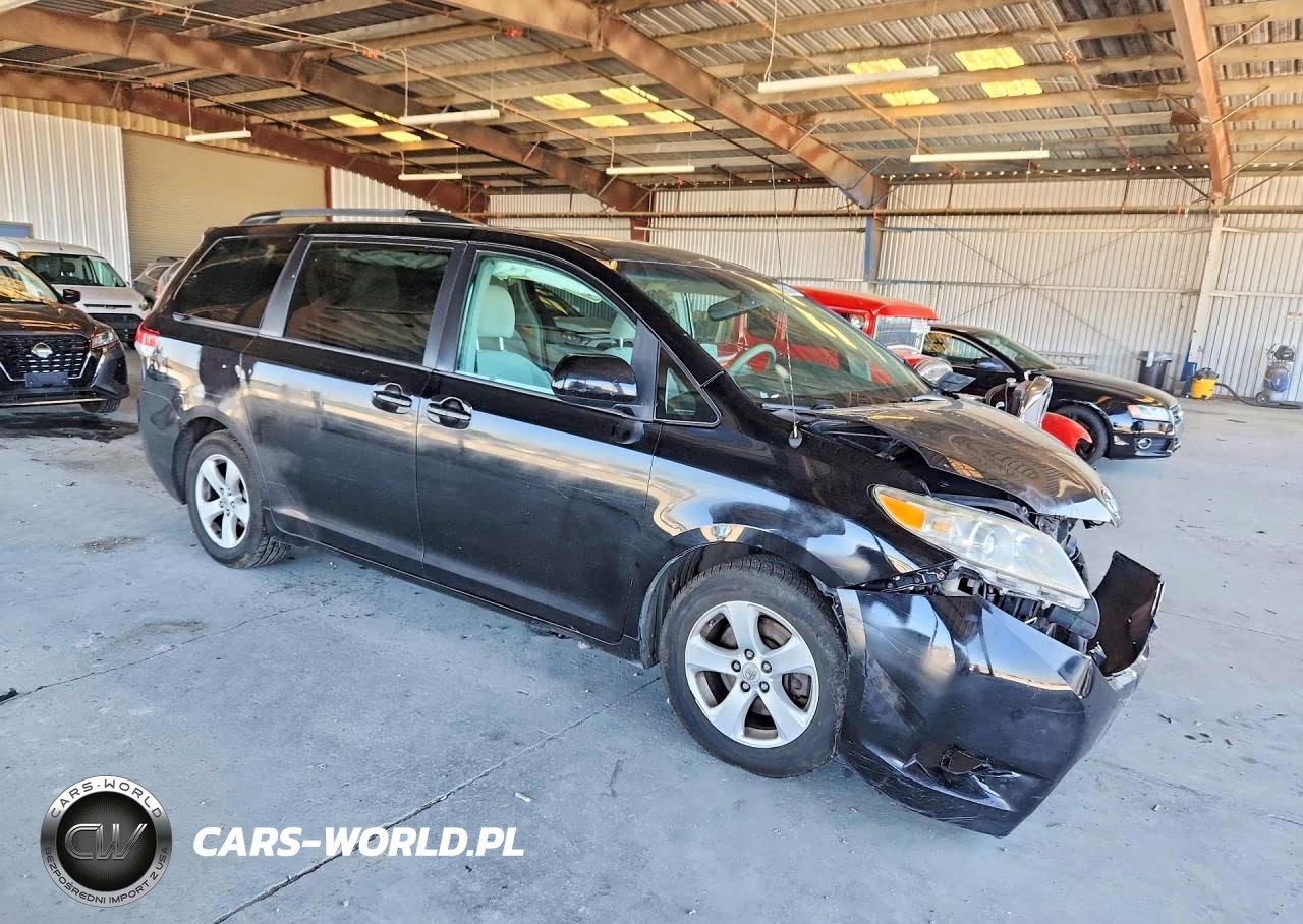 2012 Toyota Sienna Le VIN:5TDKK3DC0CS278469 - 4