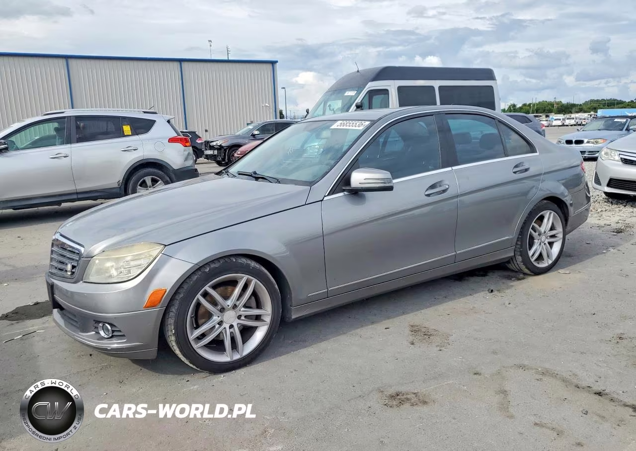 2010 Mercedes-Benz C300 – zdjęcie 1 z 12