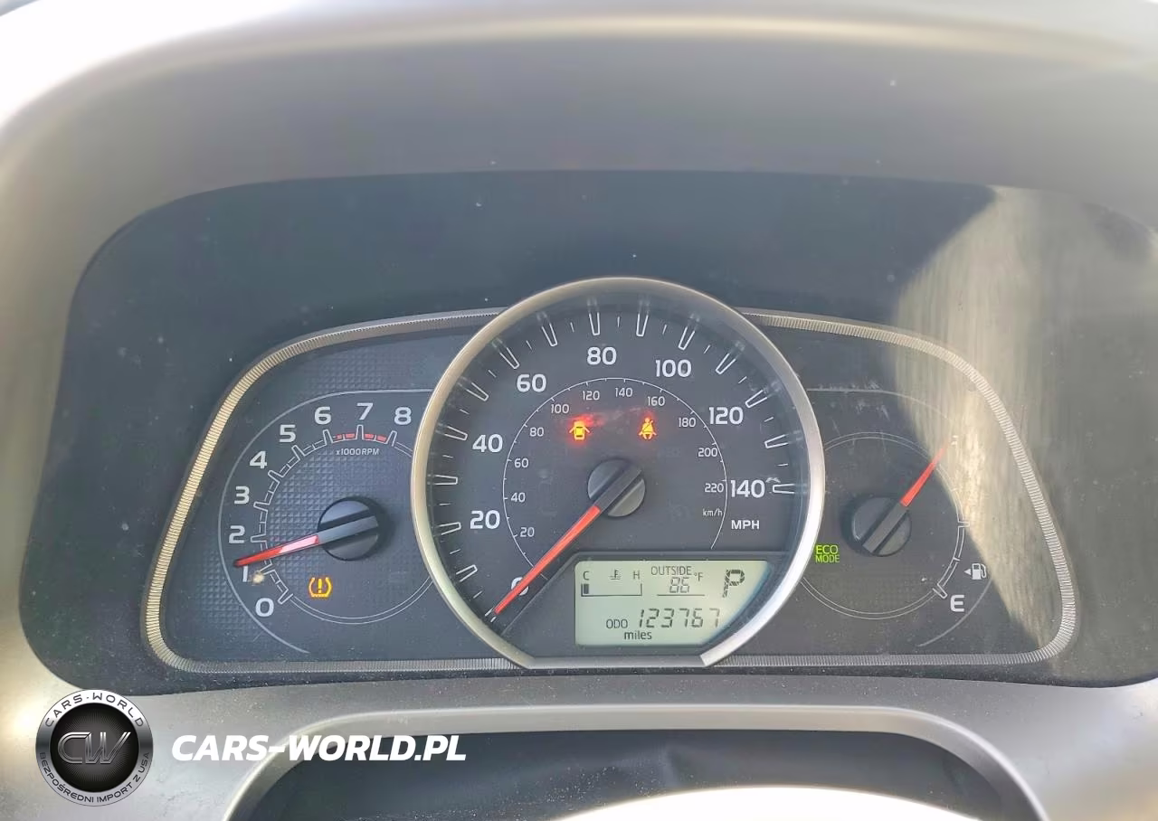 2014 Toyota Rav4 Xle VIN:JTMWFREV1EJ011043 - 9