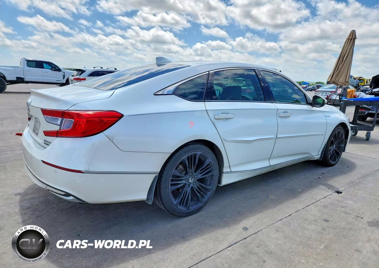 2018 Honda Accord Touring Hybrid VIN:1HGCV3F96JA002435 - 3