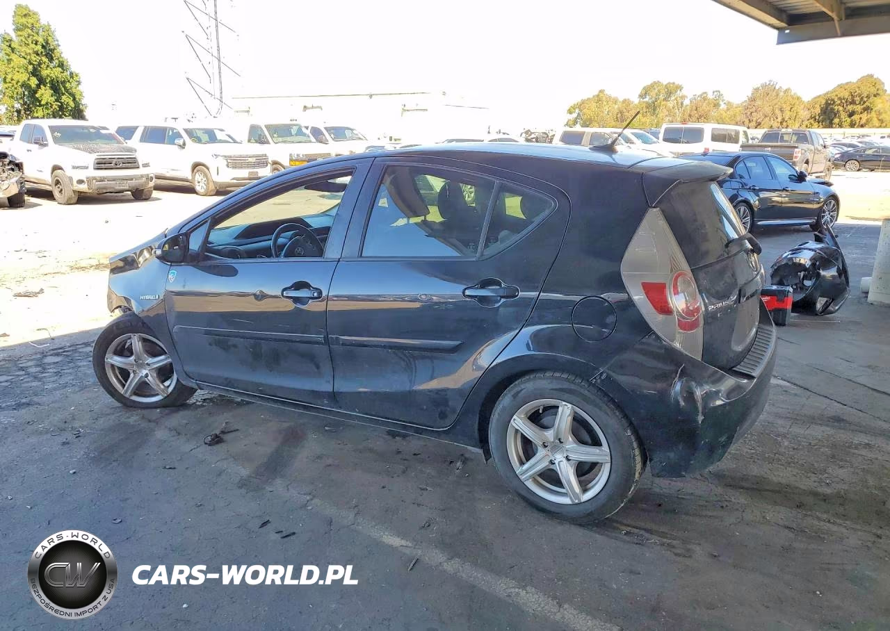 2014 Toyota Prius C Four VIN:JTDKDTB32E1062359 - 2