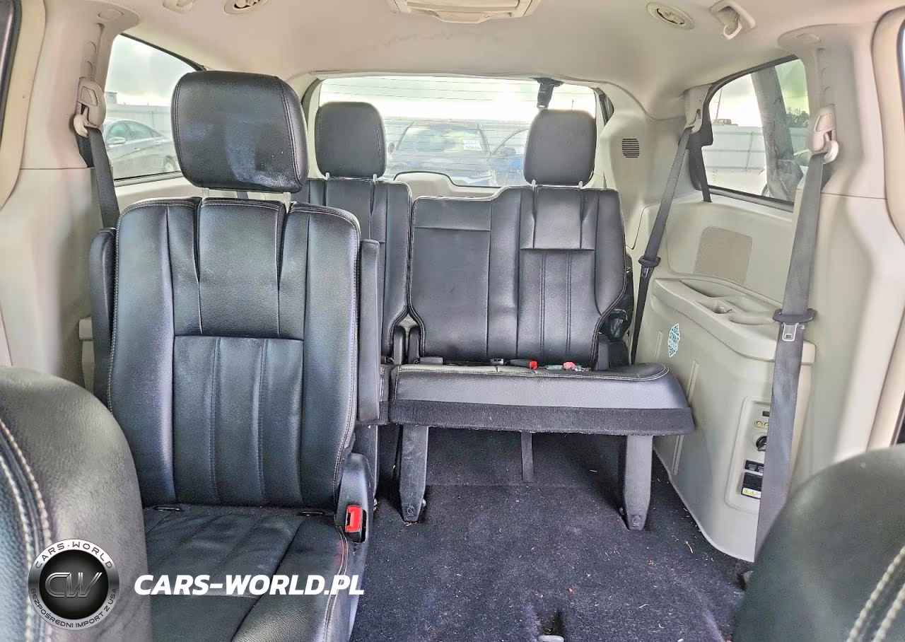 2015 Chrysler Town & Country Touring VIN:2C4RC1BG4FR544613 - 10