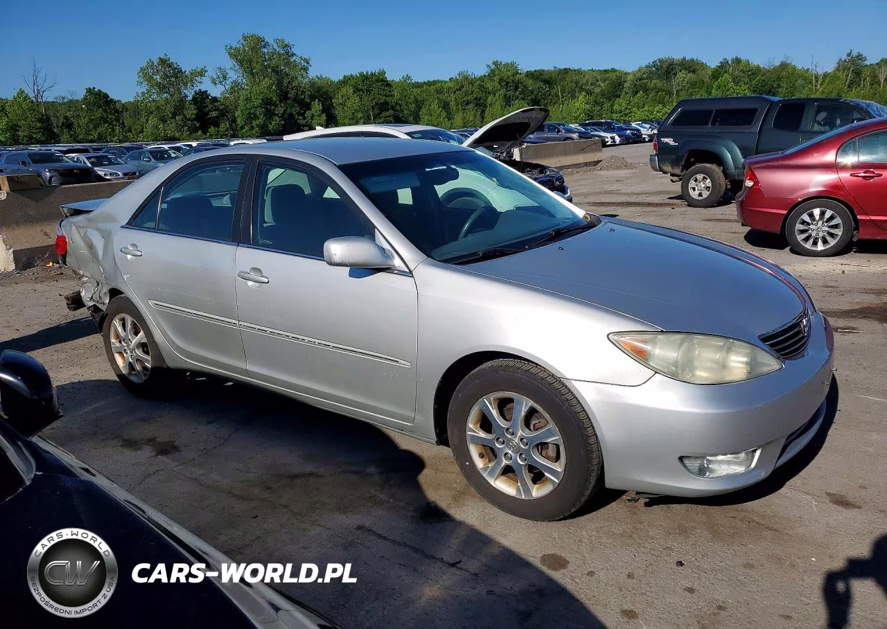 2005 Toyota Camry Xle VIN:4T1BE32K75U982454 - 4