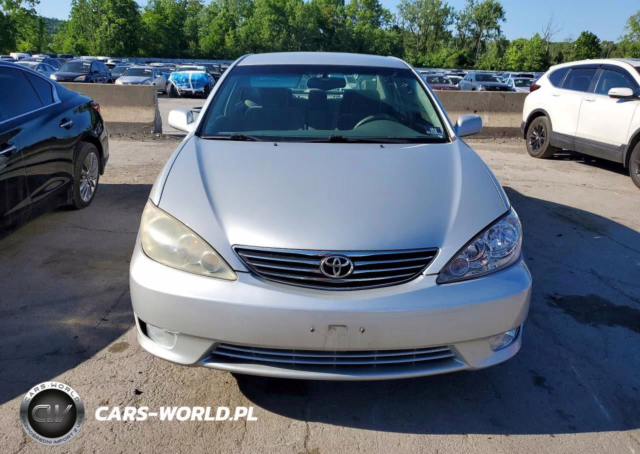 2005 Toyota Camry Xle VIN:4T1BE32K75U982454 - 5