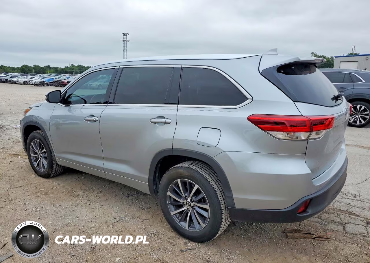 2018 Toyota Highlander Xle VIN:5TDKZRFH9JS527677 - 2