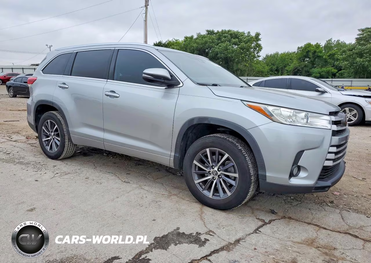 2018 Toyota Highlander Xle VIN:5TDKZRFH9JS527677 - 4