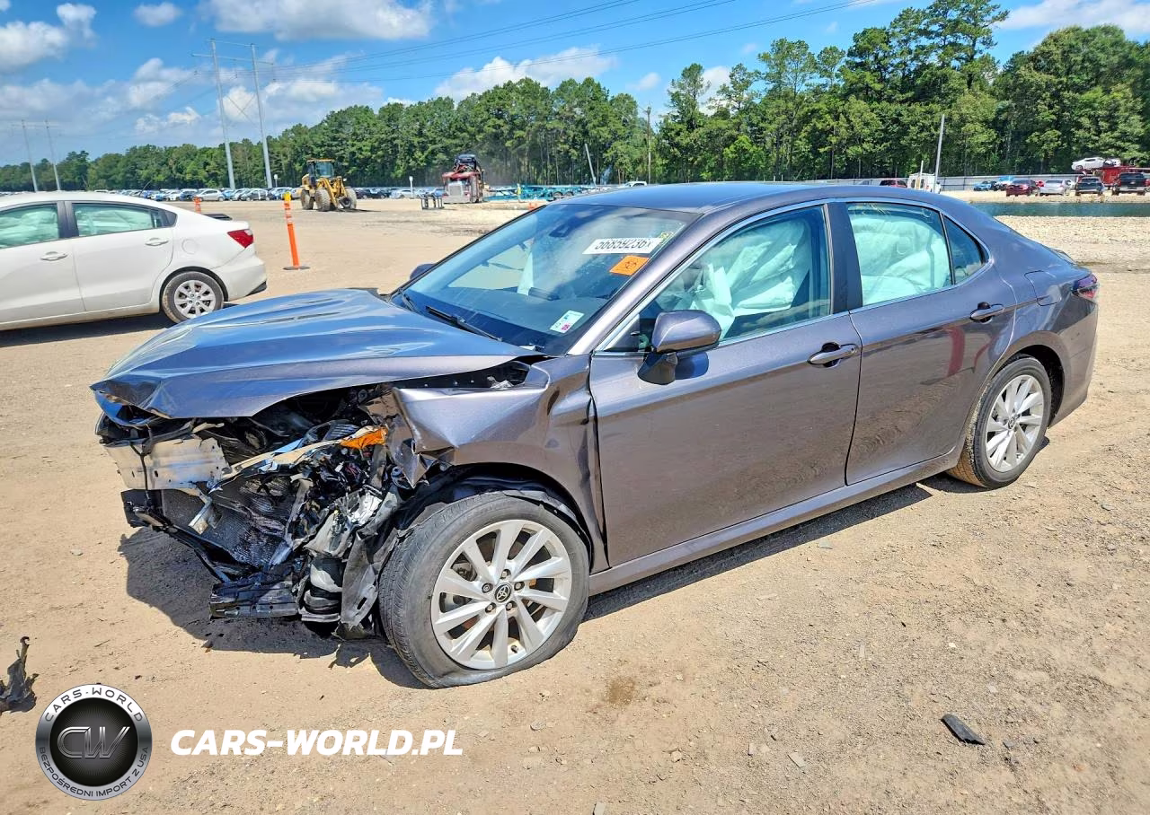 2024 Toyota Camry Le – zdjęcie 1 z 12