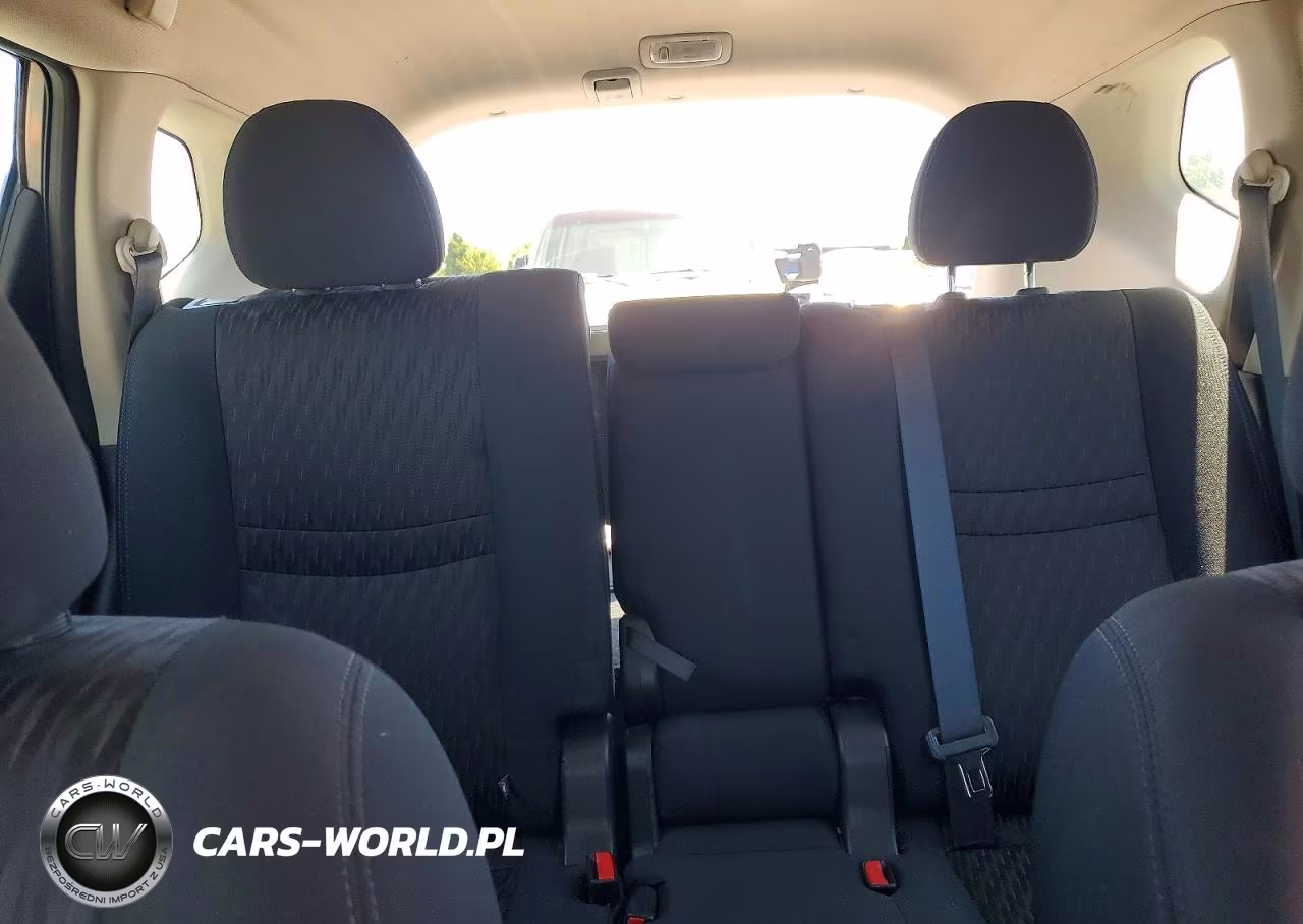 2018 Nissan Rogue S VIN:5N1AT2MV7JC823064 - 10