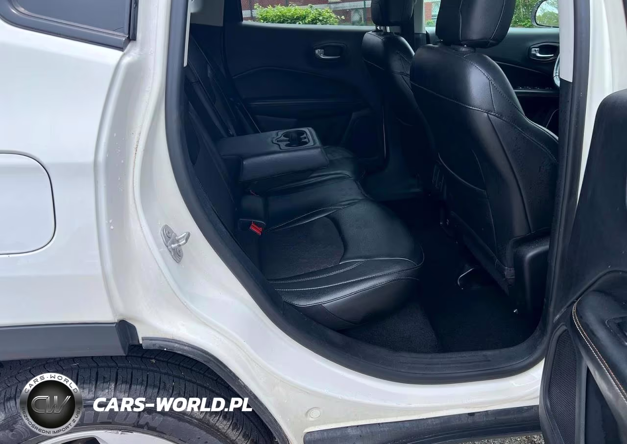 2018 Jeep Compass Latitude VIN:3C4NJDBBXJT185851 - 6