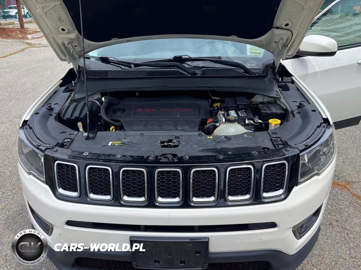 2018 Jeep Compass Latitude VIN:3C4NJDBBXJT185851 - 9