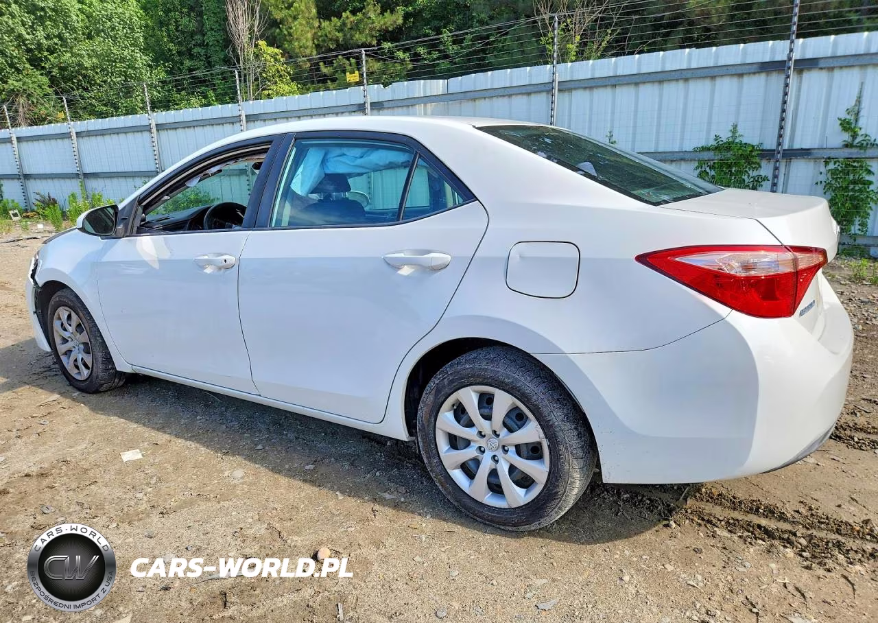 2018 Toyota Corolla Le VIN:5YFBURHEXJP831210 - 2