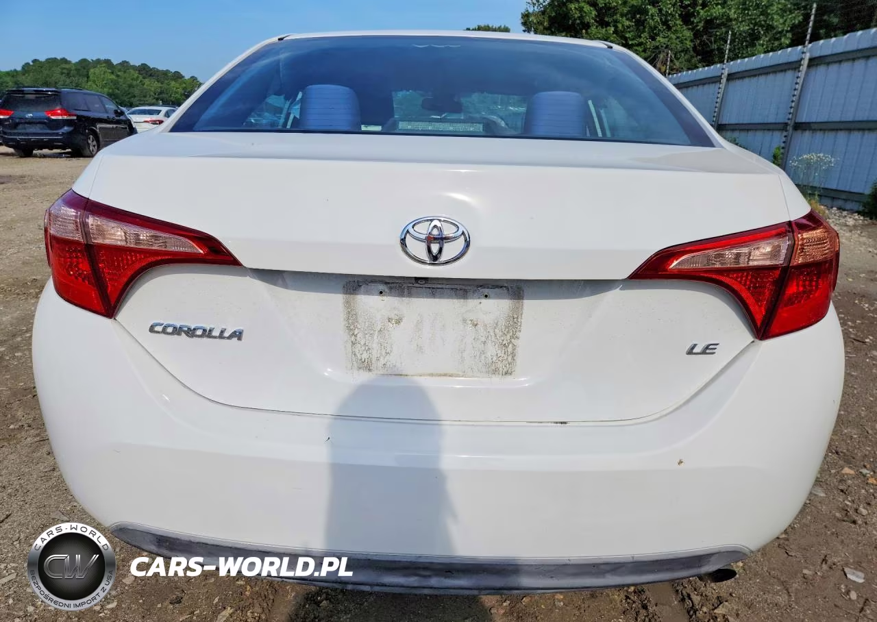 2018 Toyota Corolla Le VIN:5YFBURHEXJP831210 - 6