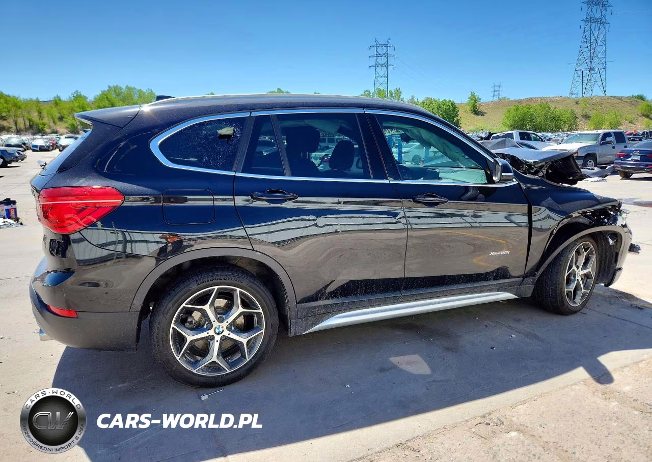 2018 BMW X1 xDrive28I VIN:WBXHT3C36J5K25189 - 3