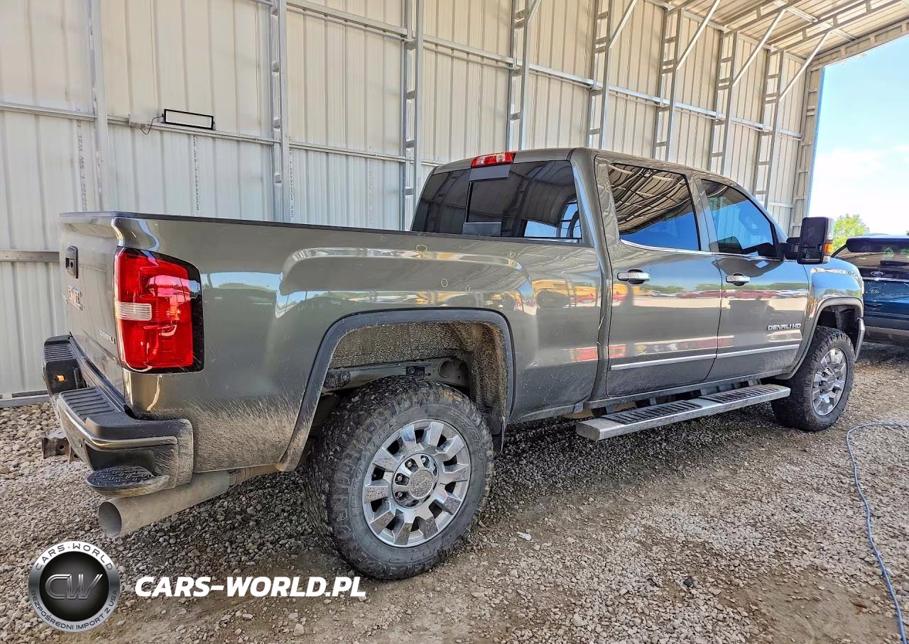 2017 GMC Sierra K2500 Denali VIN:1GT12UEY8HF223898 - 3