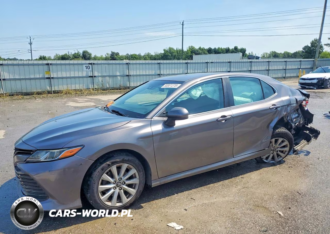 2018 Toyota Camry Le – zdjęcie 1 z 13